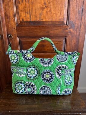 Vera Bradley Gabby quilted satchel handbag Cupcakes Green pattern